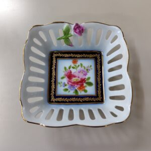 クラシカルローズ陶器皿 (四角)　Classical Rose Ceramic Plate