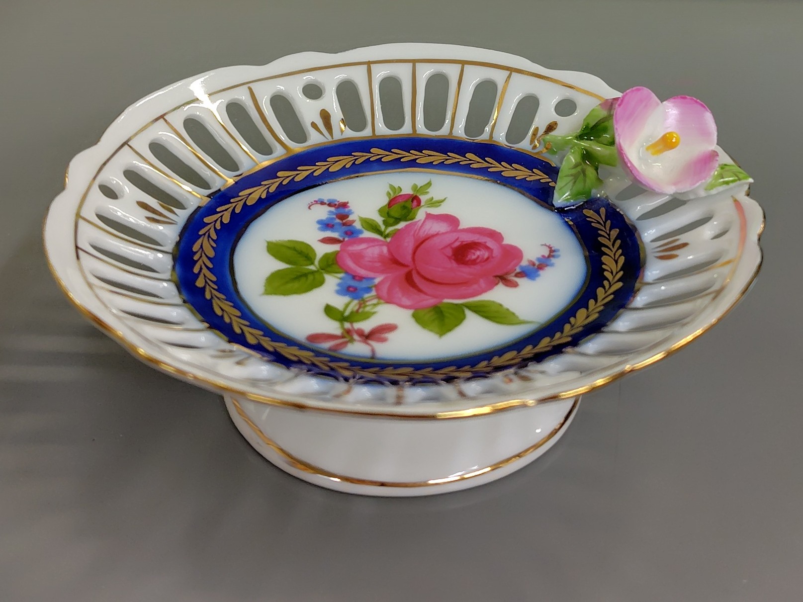 クラシカルローズ陶器皿 (丸型) Classical Rose Ceramic Plate - 画像 (2)